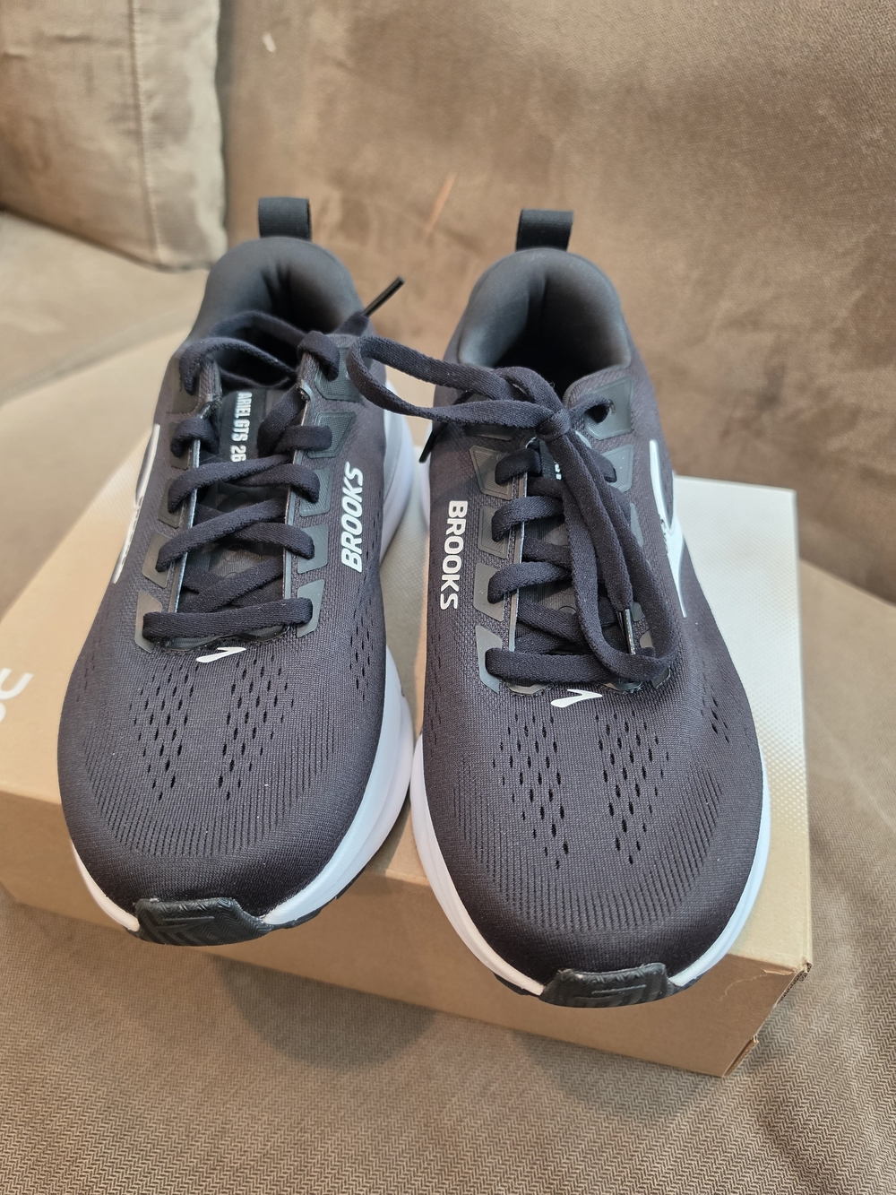 Brooks Ariel Gts 26 Men’s Athletic Running Shoes - Black & White